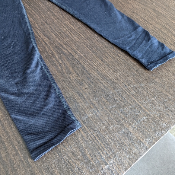 Lolë Workout Kit - Sweat Tech Rib Bra & Leggings - Picture 10 of 14